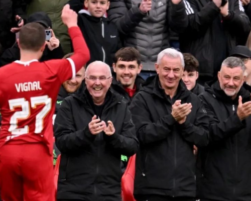 Sven-Göran Eriksson prožil vítězný debut na lavičce Liverpoolu, legendy zdolaly tým Ajaxu