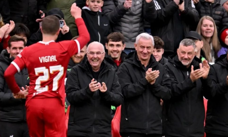 Sven-Göran Eriksson prožil vítězný debut na lavičce Liverpoolu, legendy zdolaly tým Ajaxu
