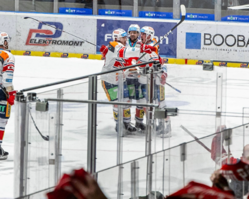 Druhým semifinalistou Tipsport extraligy jsou Pardubice, páté utkání rozhodl čtvrtý útok