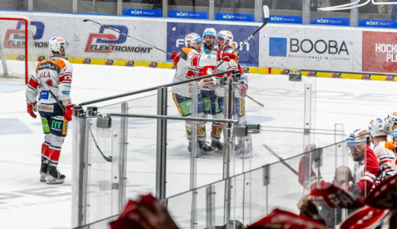 Druhým semifinalistou Tipsport extraligy jsou Pardubice, páté utkání rozhodl čtvrtý útok