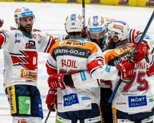 První semifinálový duel opanoval Tomek. Vedení se přesto ujaly Pardubice