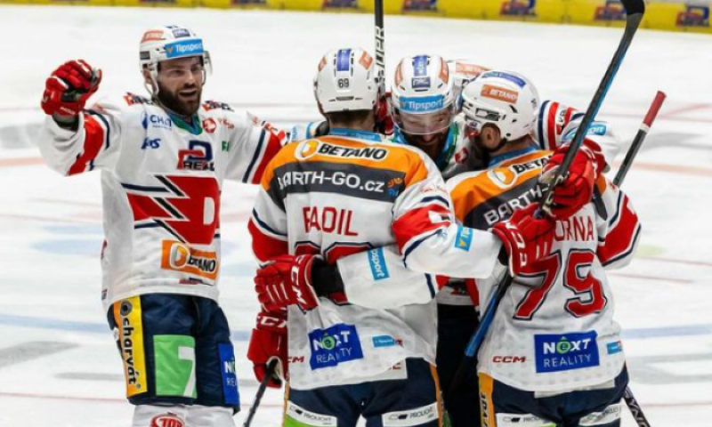První semifinálový duel opanoval Tomek. Vedení se přesto ujaly Pardubice