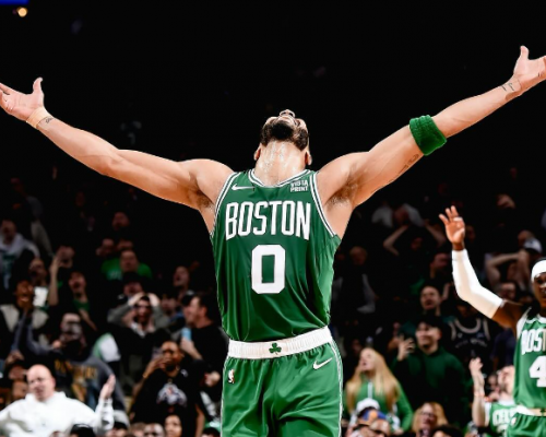 Zázračný návrat? Hvězdný Tatum překvapil fanoušky Celtics, čtyři měsíce po přetržení Achillovky už znovu hraje