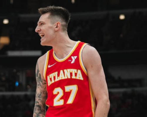 Krejčí si zahrál proti Dončičovi. Zaznamenal čtyřbodovou akci, jeho Atlanta ale prohrála