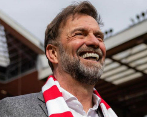 Klopp převzal v Berlíně vyznamenání a vyjádřil se nad spekulacemi ohledně návratu do manažerské pozice