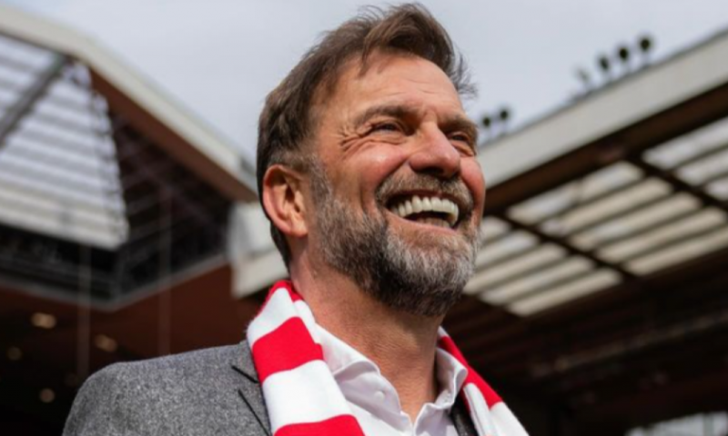 Klopp převzal v Berlíně vyznamenání a vyjádřil se nad spekulacemi ohledně návratu do manažerské pozice