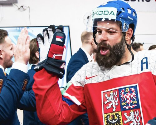Příkladná noblesa hokejového velikána! Zraněný lídr se i přes bolest a ušlé zlato zastal nenáviděného Čecha