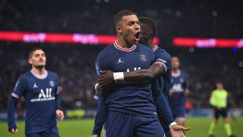Největší fotbalový přestup léta je tady. Real si buduje nové Galácticos, cílem jsou léta dominance