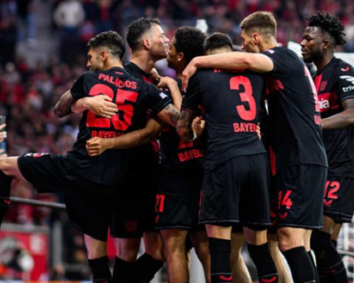 Schickův konkurent chyběl na tréninku a přestup má být na spadnutí. Udrží Leverkusen své útočné eso?