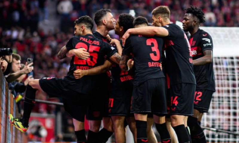 Schickův konkurent chyběl na tréninku a přestup má být na spadnutí. Udrží Leverkusen své útočné eso?