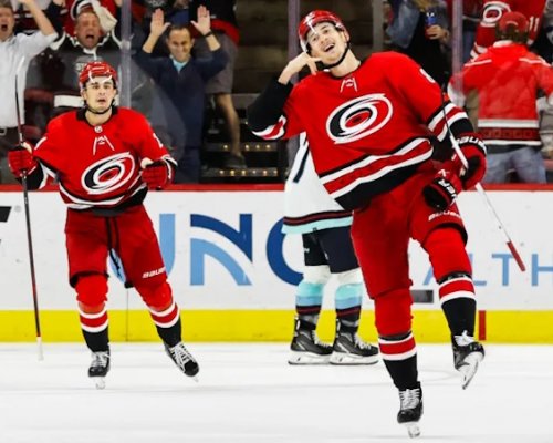 Trenér Brind’Amour: Sebastian Aho bude nejlepším hráčem v historii Hurricanes