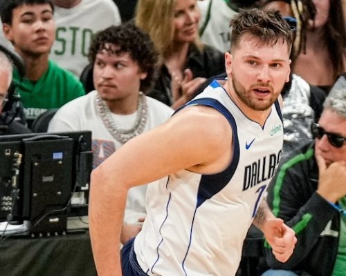 Dončič? Možná nejlepší basketbalista světa, chválí trenér Mavericks. Dallas však zatím tahá ve finále NBA za kratší konec