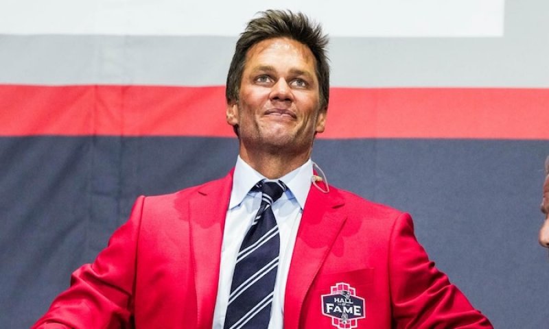 New England navždy vyřadil Bradyho dvanáctku a své legendě chystá i sochu. Nejlepší hráč v historii NFL si ji zaslouží, tvrdí šéf Patriots