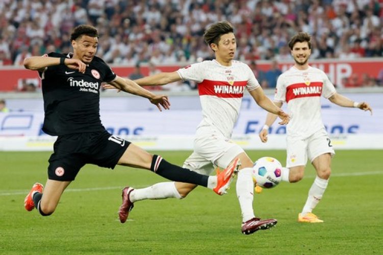 Bayern přivádí Hiroki Ita z konkurenčního Stuttgartu