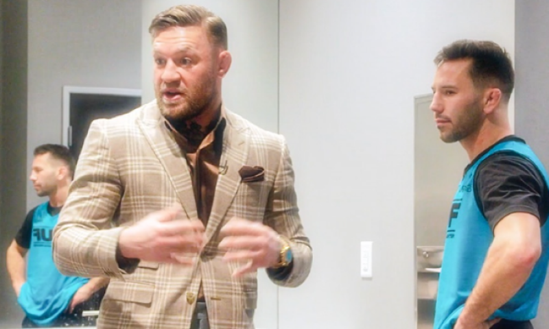 McGregor překvapil plánem. V Bílém domě chce zničit dva soupeře najednou