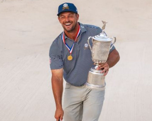 DeChambeau je po čtyřech letech opět vítězem U.S. Open. V závěru mu vítězství daroval McIlroy