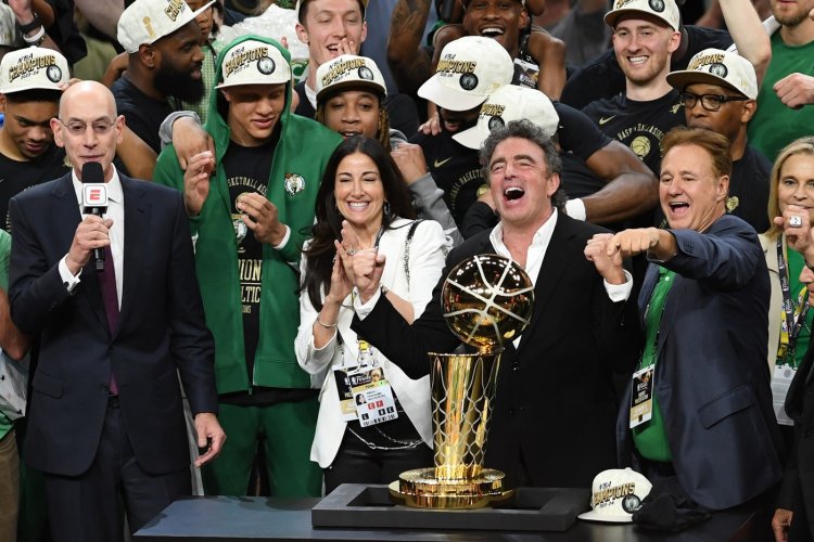 Boston přehrál v pátém utkání série Dallas a slaví rekordní osmnáctý titul!