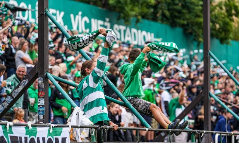 Co se dělo na Bohemce? Oni ty penalty snad hledali schválně, hlesl trenér