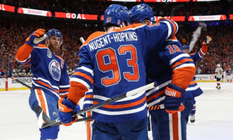 Oilers pod drobnohledem. Záhadná operace Kane a účetní kouzla dráždí NHL