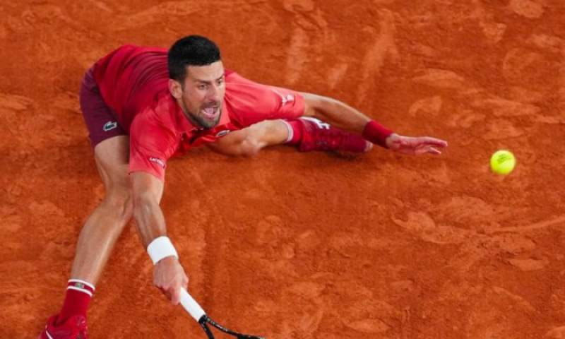 Djokovič zvládl další maraton a je ve čtvrtfinále French Open