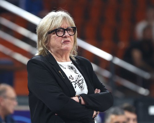 Hejková pokračuje v roli trenérky USK Praha, v klubu však končí její dvojice asistentů
