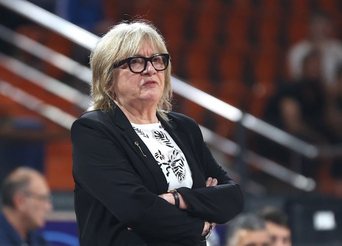 Hejková pokračuje v roli trenérky USK Praha, v klubu však končí její dvojice asistentů
