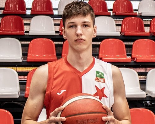Vynikající atletické schopnosti i výborné herní myšlení. Basketbalová Slavia vítá první posilu z kádru šampiona