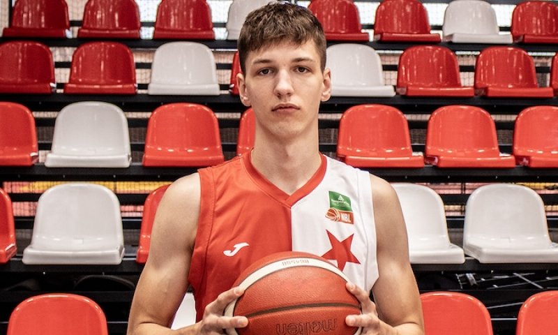 Vynikající atletické schopnosti i výborné herní myšlení. Basketbalová Slavia vítá první posilu z kádru šampiona