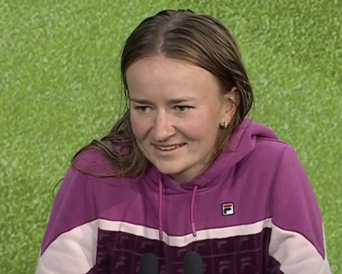 Poslední překážka před finále Rybakinová? Zná kurt, ví, jak hrát na trávě. Je velmi nebezpečná. Má hodně zbraní, ale to já také, zbrojí Krejčíková