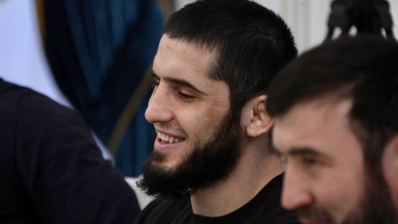 Nejlepší lehká váha všech dob, dokonce i lepší než Khabib, říká o Makhachevovi bývalý šampion