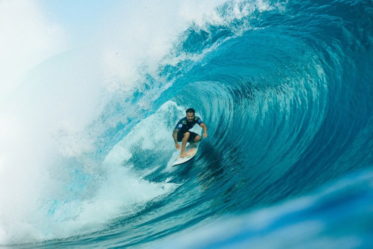 OH Paříž 2024: Na Tahiti za jednou z nejznámějších vln Teahupo'o, jenž rozhodne o surfařském šampionovi