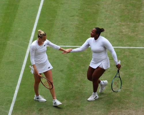 Česko slaví podruhé! Po Krejčíkové ovládla Wimbledon Kateřina Siniaková s parťačkou
