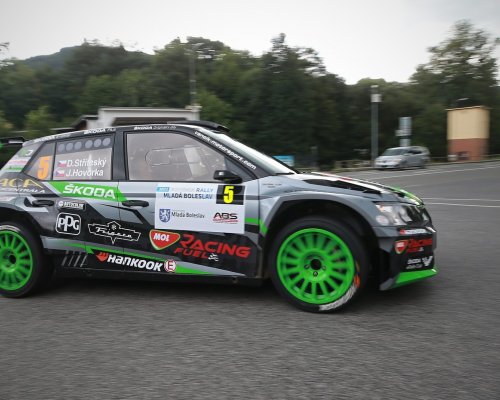 Talentovaný Stříteský ovládl první etapu Bohemia rallye, Kopecký je třetí