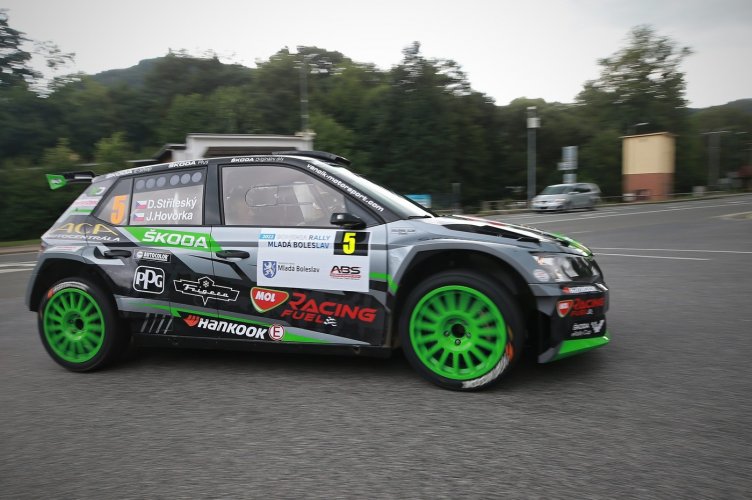 Talentovaný Stříteský ovládl první etapu Bohemia rallye, Kopecký je třetí