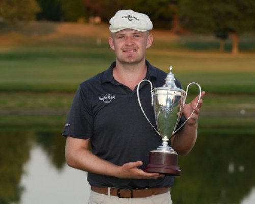 Drama na PGA Tour. Anglický golfista ovládl rozstřel a slaví premiérovou výhru