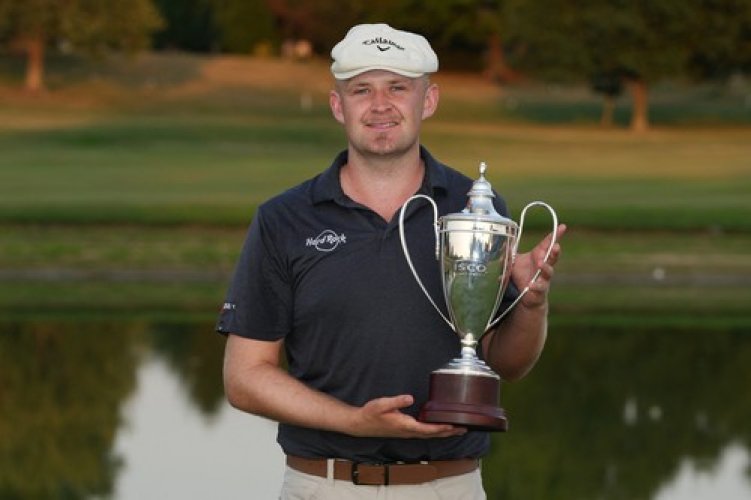 Drama na PGA Tour. Anglický golfista ovládl rozstřel a slaví premiérovou výhru
