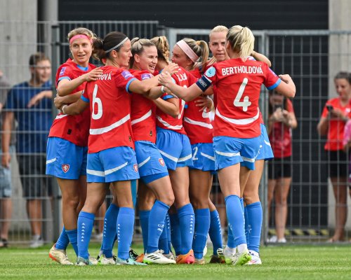 Češky nenavázaly na vítězství proti Španělsku. V závěru kvalifikace prohrály 0:2