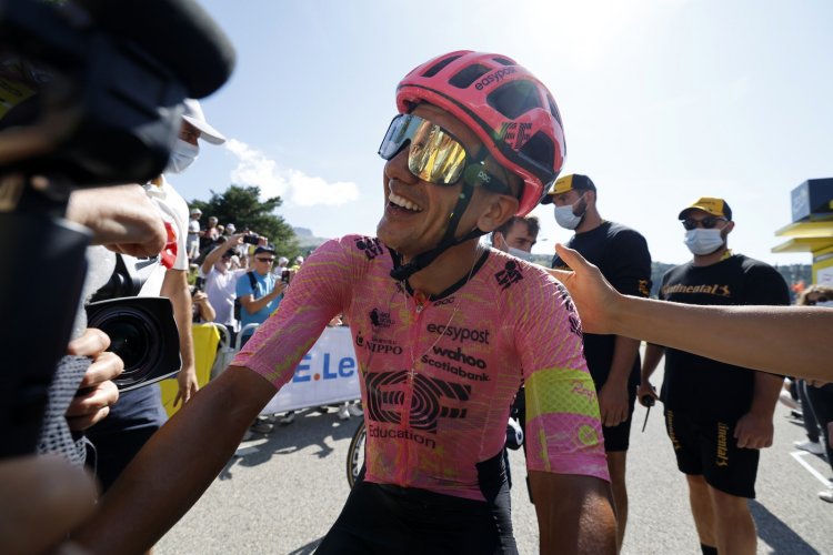17. etapu Tour de France ovládl ekvádorský cyklista Carapaz. Žlutý dres poveze i nadále Pogačar