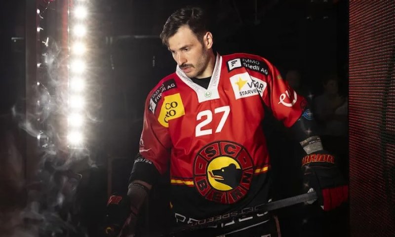 Majitel jednoho z nejtvrdších příklepů se vrací za oceán. Naději na návrat do NHL dávají Frkovi v Calgary Flames