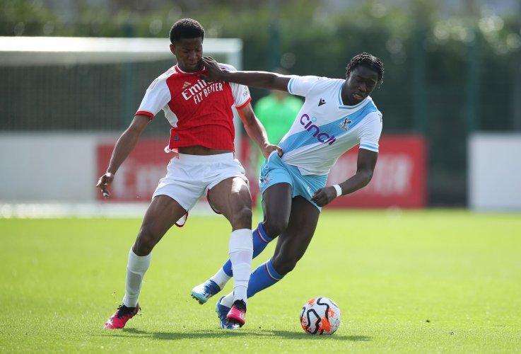 Pikantní přesun mezi rivaly! Arsenal bojuje s United o 16letého mladíka