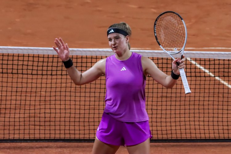 Karolína Muchová nestačila na obhájkyni titulu Qinwen Zheng. K titulu jí chyběl jediný set