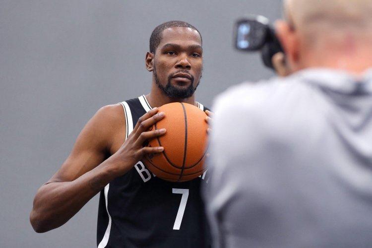 Kevin Durant se zotavuje a zůstává na olympijské soupisce týmu USA
