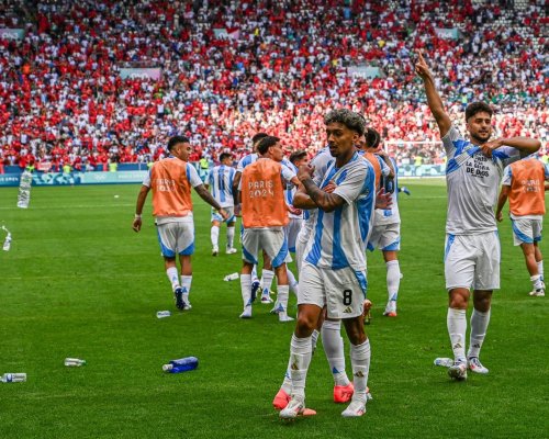 Neuvěřitelné momenty hned v úvodní den olympijských her. Gól Argentiny odvolán více než hodinu po konečném hvizdu, tři minuty se dohrávaly bez diváků