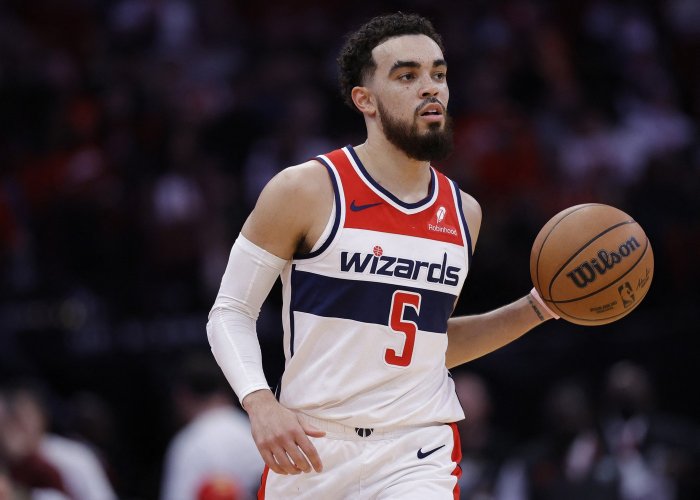 Tyus Jones novou posilou Phoenix Suns na rozehrávače