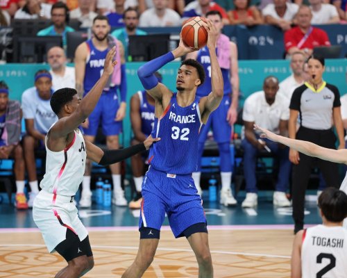 Francie poráží Japonsko v prodloužení, Kanada na cestě do vyřazovací fáze olympiády, Řecko má problémy
