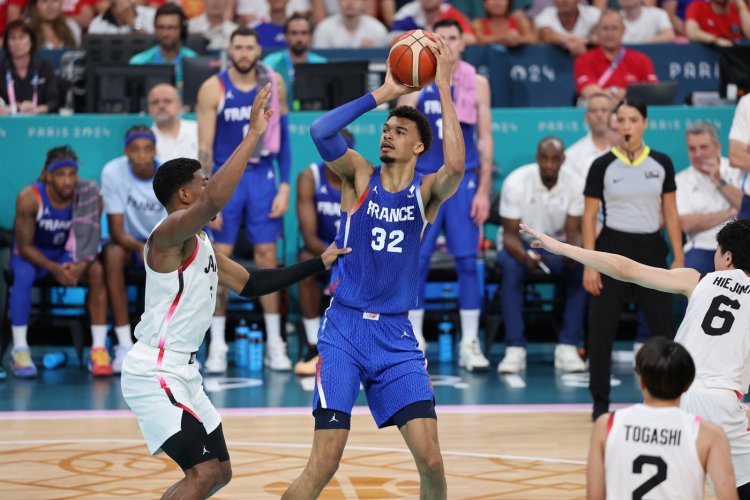 Francie poráží Japonsko v prodloužení, Kanada na cestě do vyřazovací fáze olympiády, Řecko má problémy