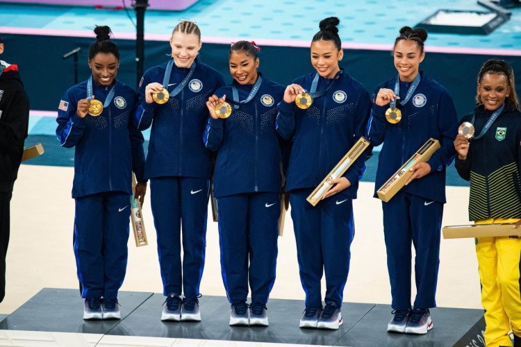 Simone Bilesová a tým USA získali olympijské zlato ve sportovní gymnastice