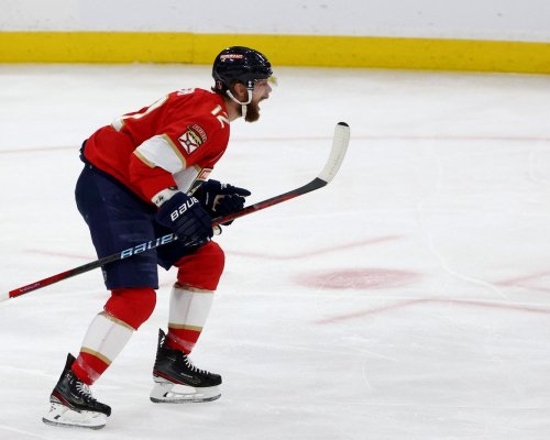 Novinky z NHL: Staal ukončil hráčskou kariéru, Hurricanes vyvěsí číslo kanadského centra ke stropu haly