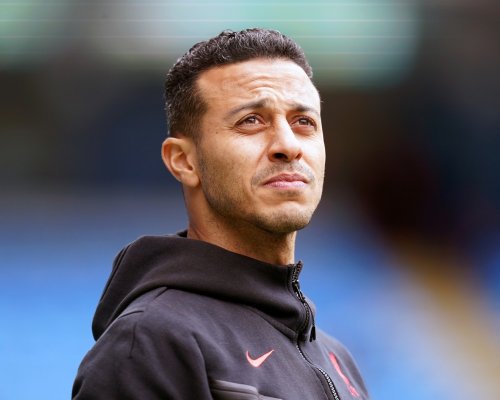 Fotbal zřejmě přijde o dalšího kreativního záložníka. Po Kroosovi pravděpodobně ukončí kariéru i odchovanec Barcelony