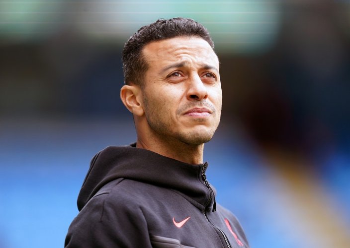 Fotbal zřejmě přijde o dalšího kreativního záložníka. Po Kroosovi pravděpodobně ukončí kariéru i odchovanec Barcelony